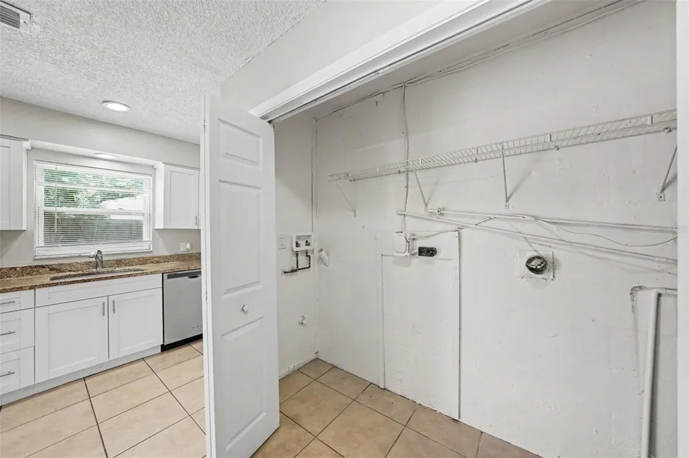 10410 27TH STREET Tampa, FL 33612