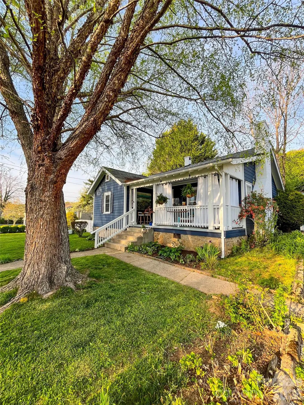 271 Brook Street Waynesville, NC 28786