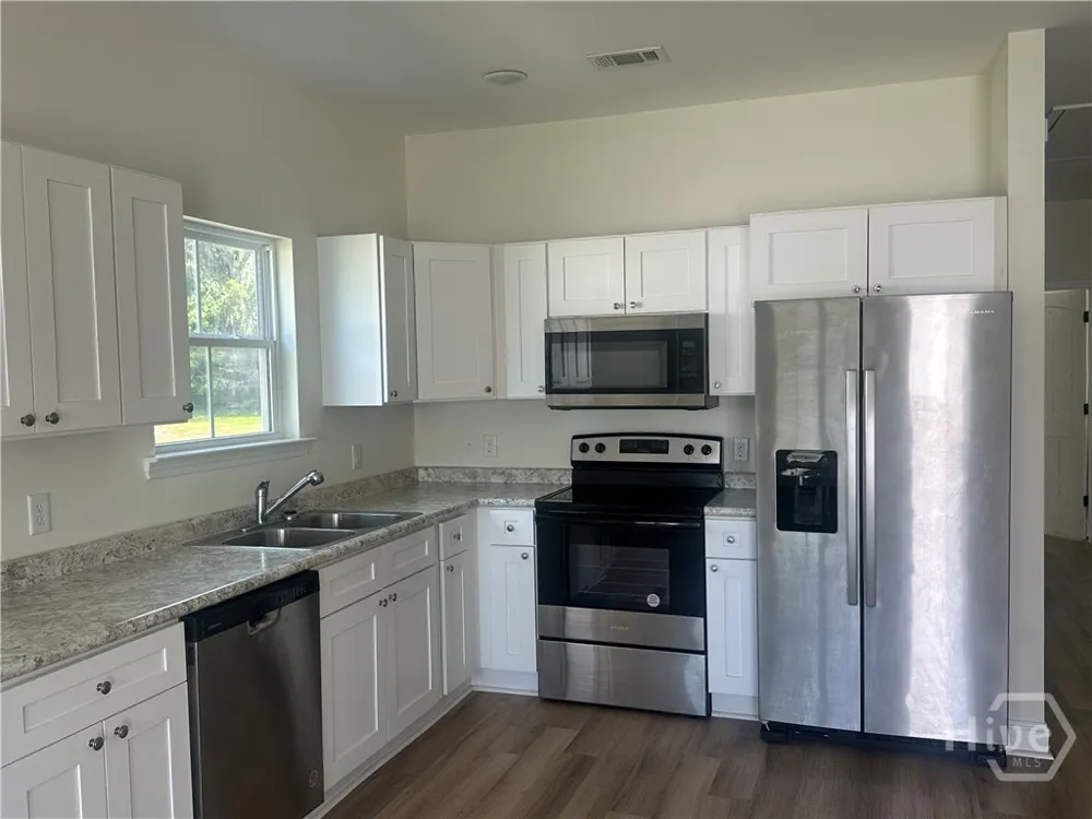 373 Carter #B Allenhurst, GA 31301