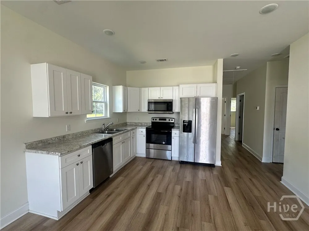 373 Carter #B Allenhurst, GA 31301