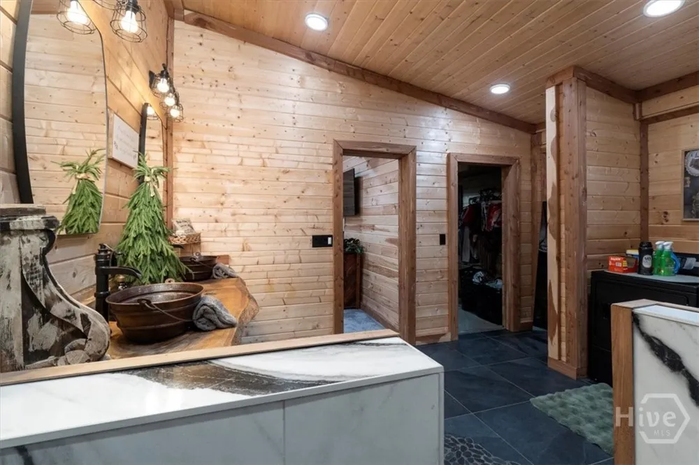 284 Snow Farm Road Hull, GA 30646