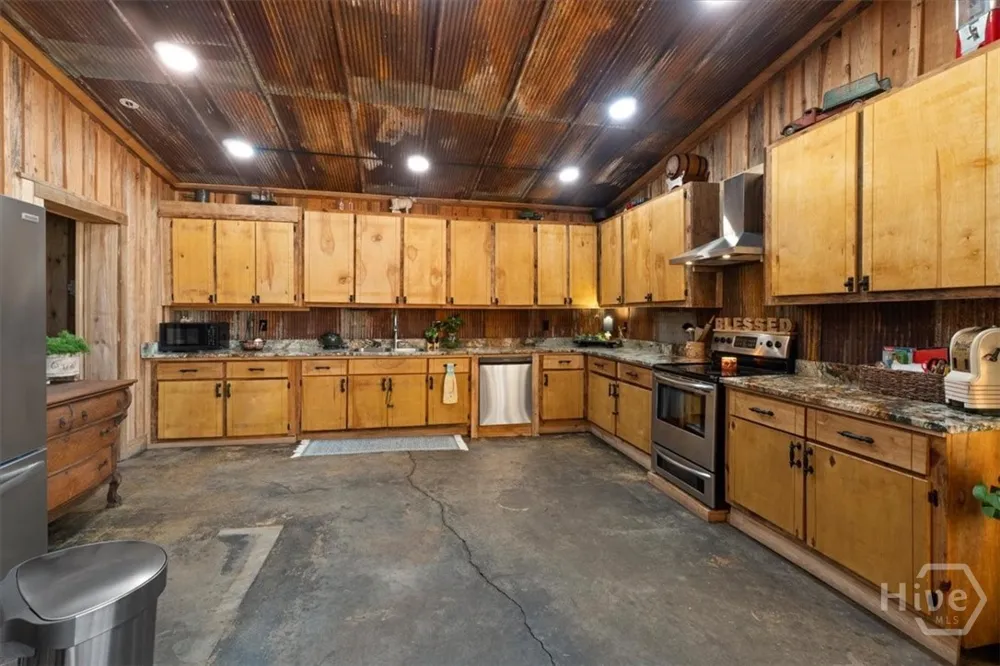 284 Snow Farm Road Hull, GA 30646