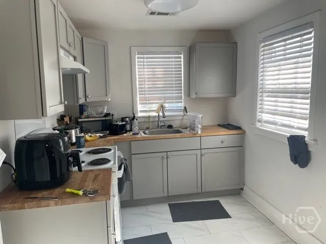 1703 Reynolds Street Savannah, GA 31401