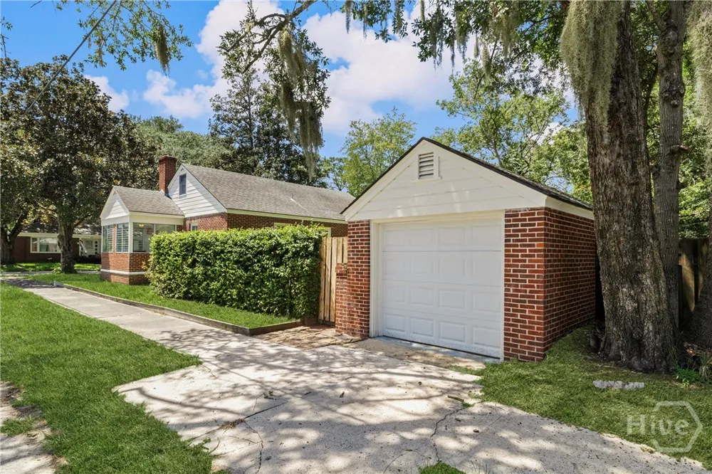 1318 E 51st Street Savannah, GA 31404