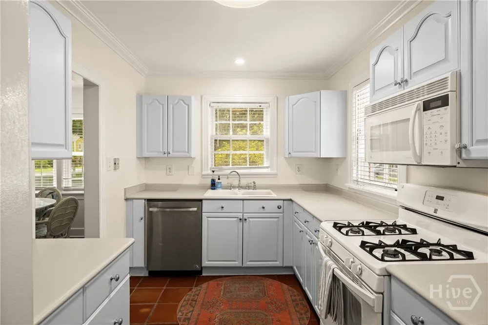 1318 E 51st Street Savannah, GA 31404