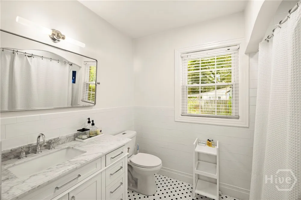 1318 E 51st Street Savannah, GA 31404
