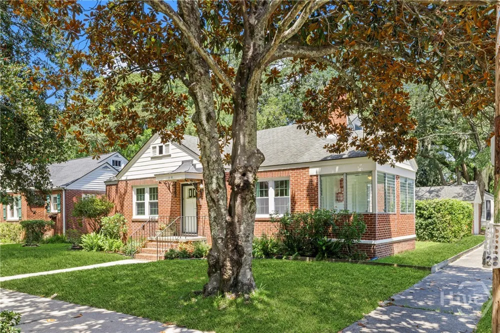 1318 E 51st Street Savannah, GA 31404