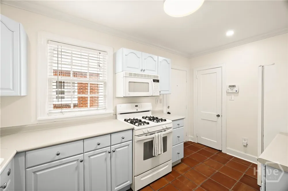 1318 E 51st Street Savannah, GA 31404