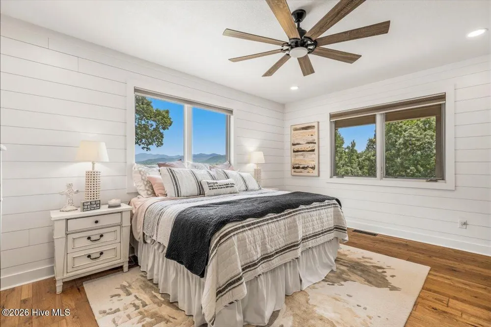 122 Oak Terrace Hayesville, NC 28904