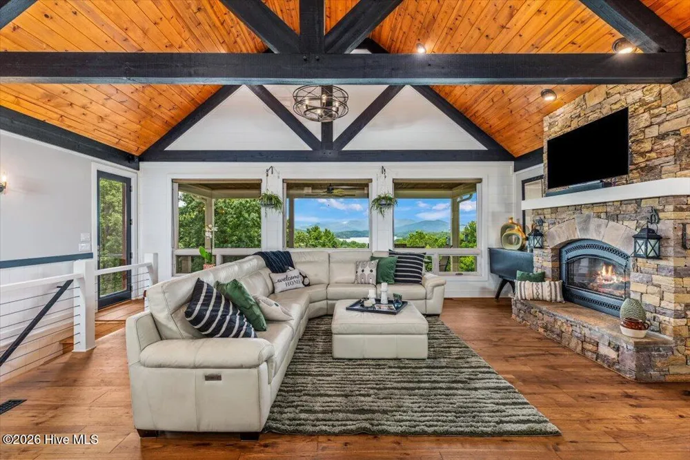122 Oak Terrace Hayesville, NC 28904
