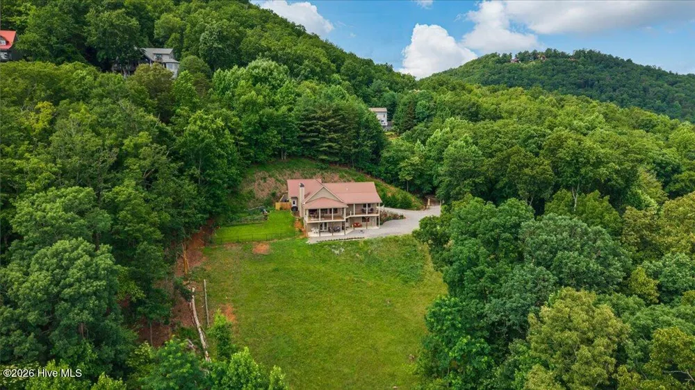 122 Oak Terrace Hayesville, NC 28904