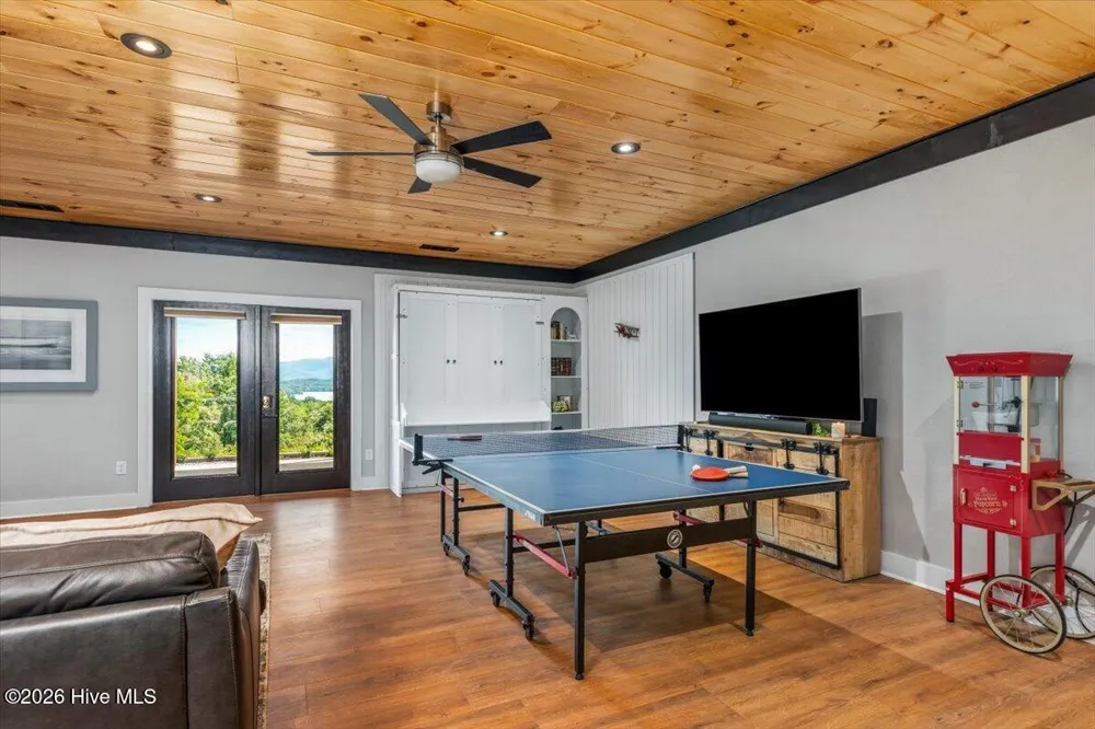 122 Oak Terrace Hayesville, NC 28904
