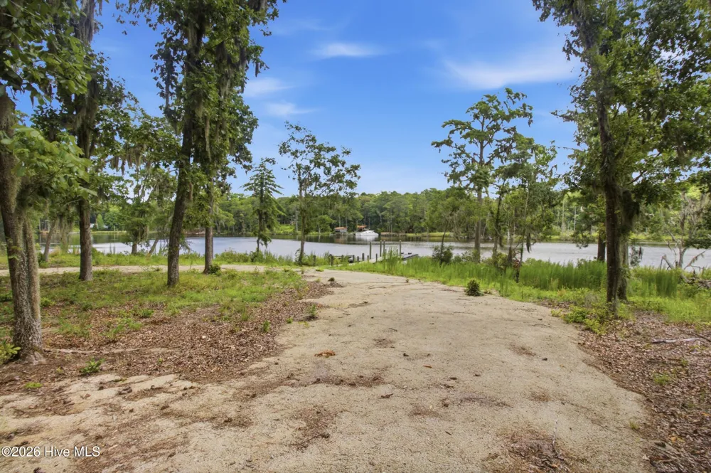 4725 Creeks Junction Road Blounts Creek, NC 27814