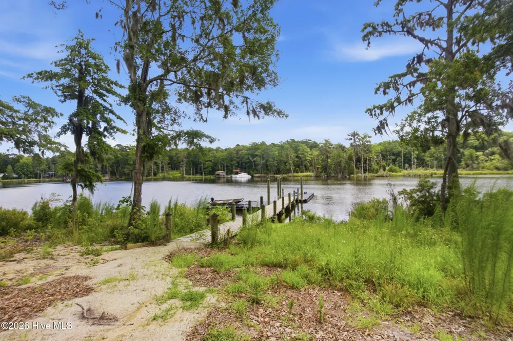 4725 Creeks Junction Road Blounts Creek, NC 27814