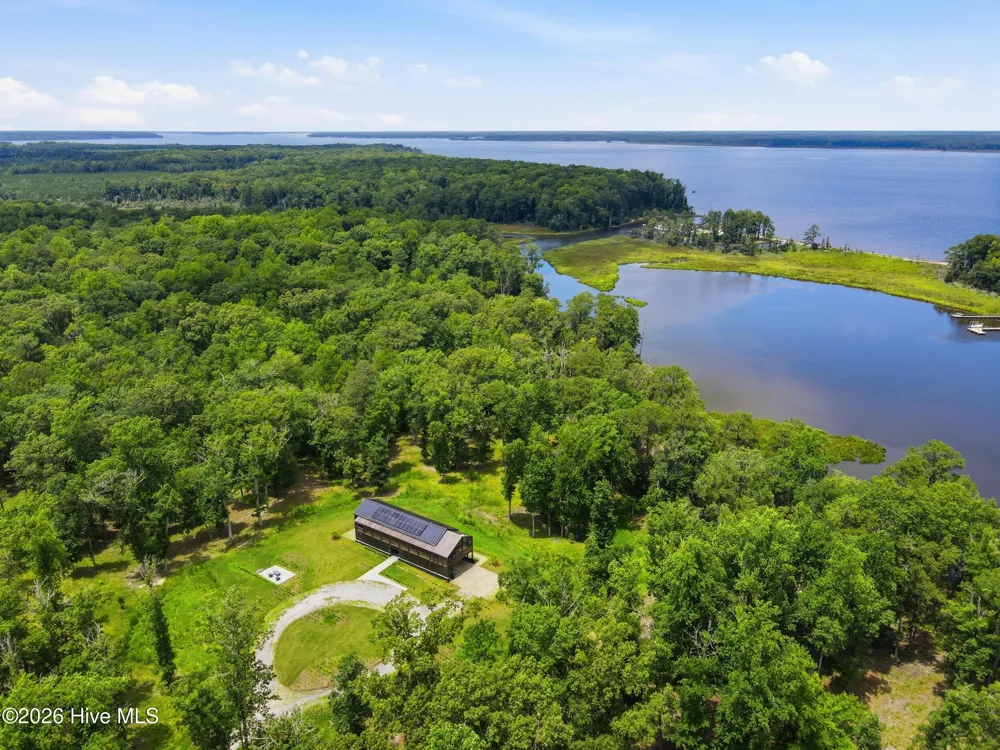 4725 Creeks Junction Road Blounts Creek, NC 27814