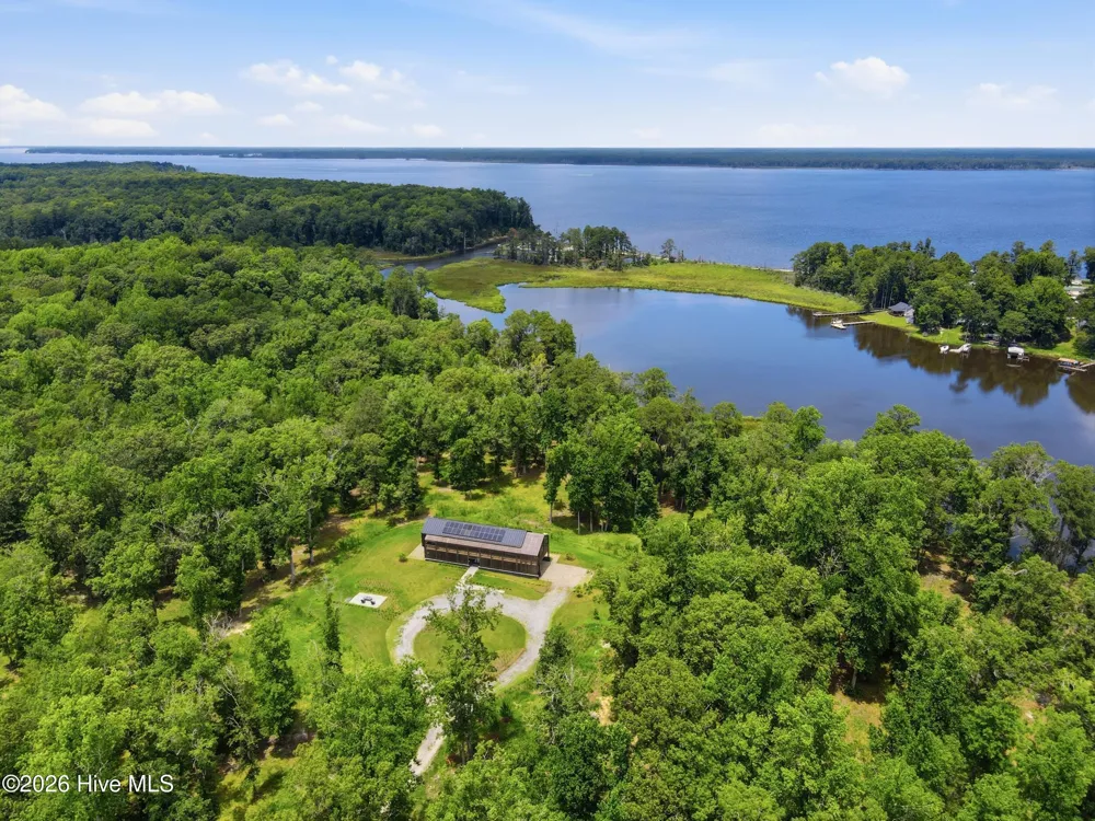 4725 Creeks Junction Road Blounts Creek, NC 27814