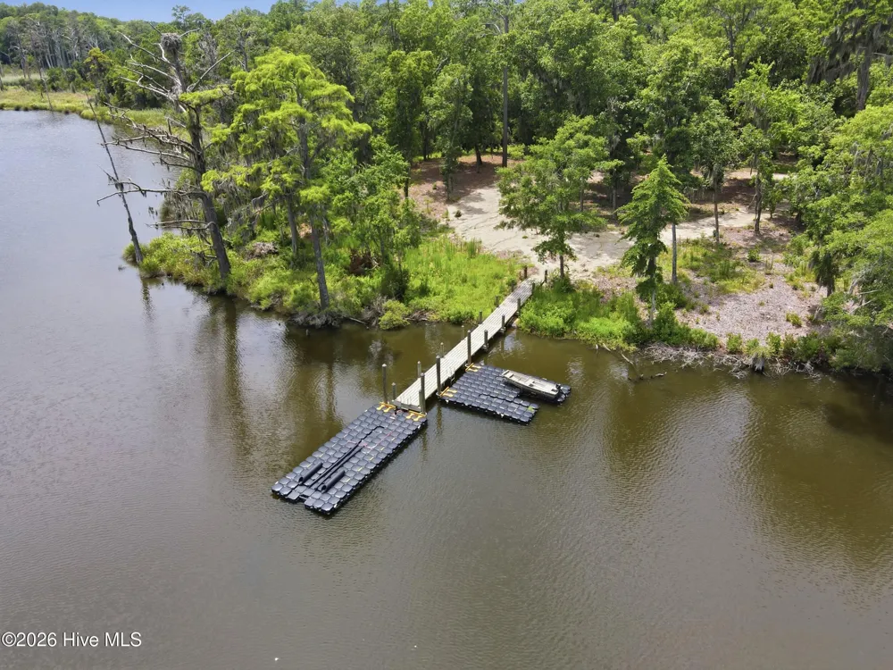 4725 Creeks Junction Road Blounts Creek, NC 27814