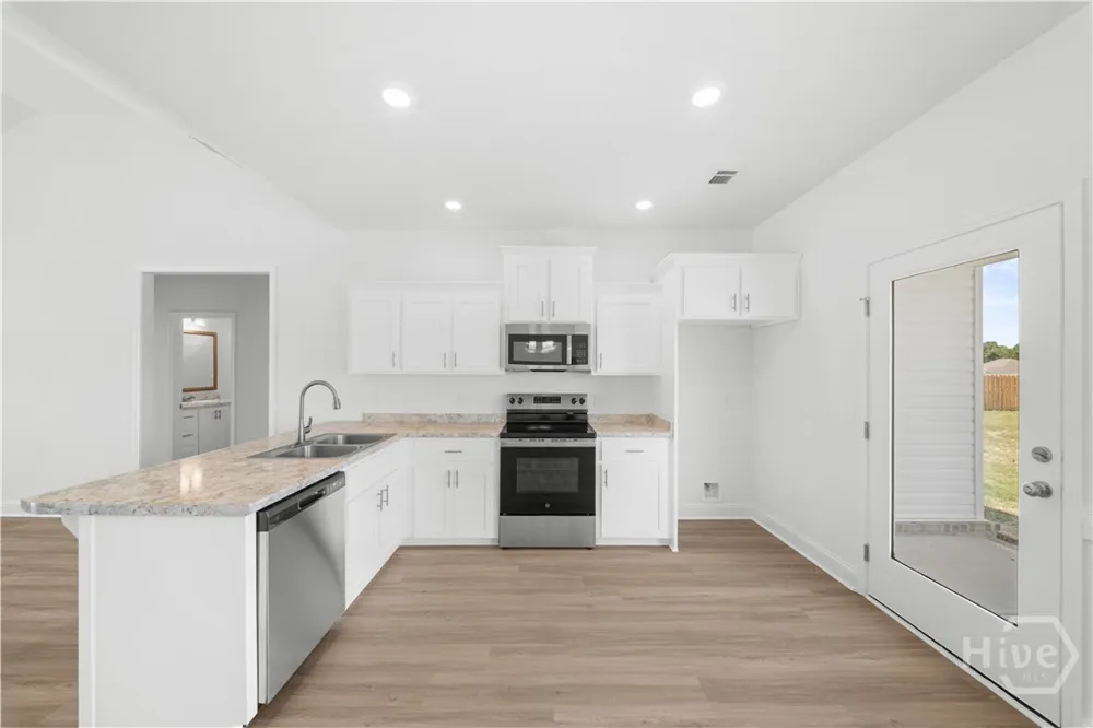 662 Belfast Loop Ellabell, GA 31308