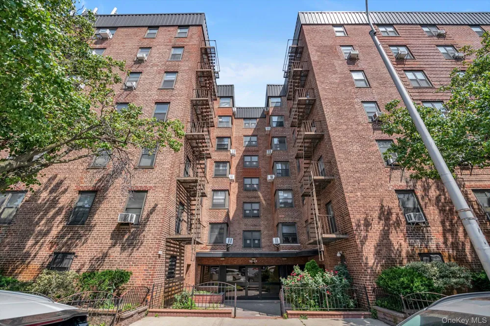90-09 Northern Blvd #102 Jackson Heights, NY 11370