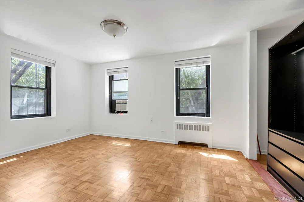 90-09 Northern Blvd #102 Jackson Heights, NY 11370