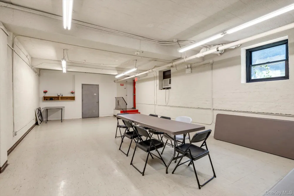 90-09 Northern Blvd #102 Jackson Heights, NY 11370