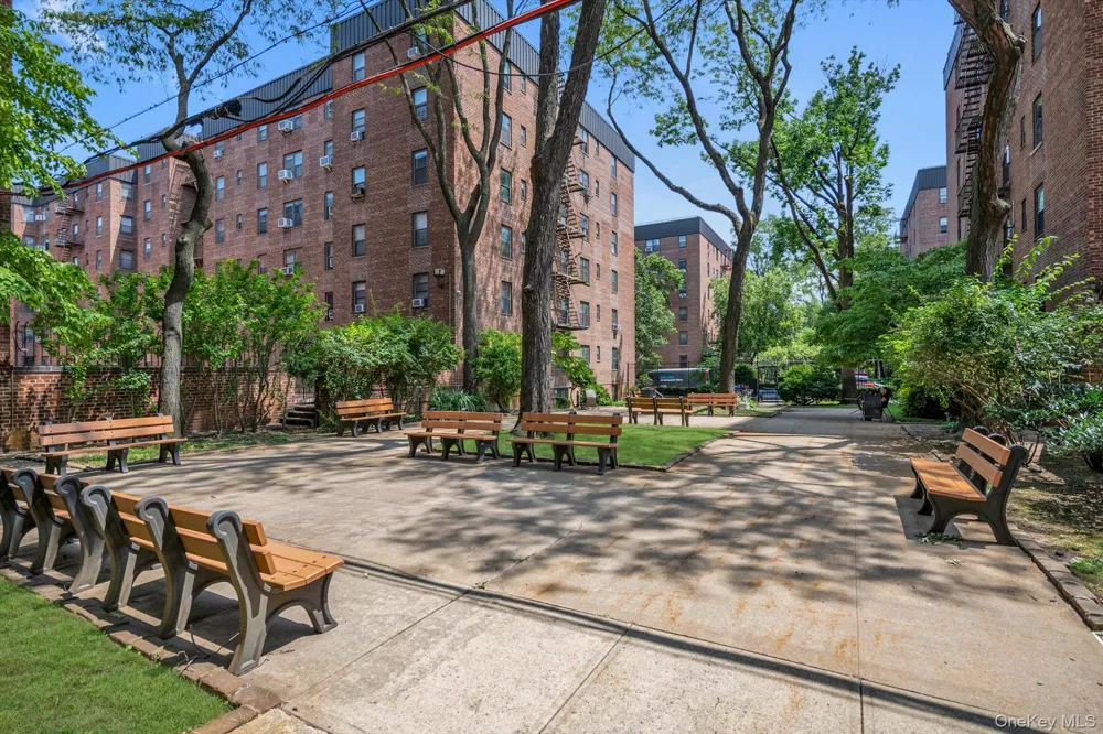 90-09 Northern Blvd #102 Jackson Heights, NY 11370