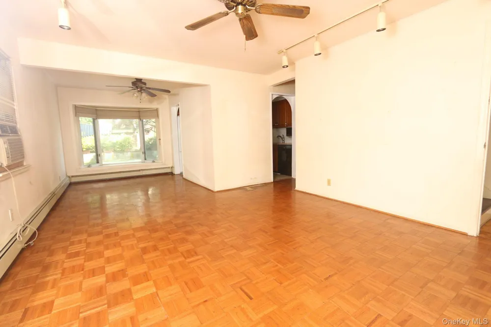 43 Ivanhoe Place Valley Stream, NY 11580