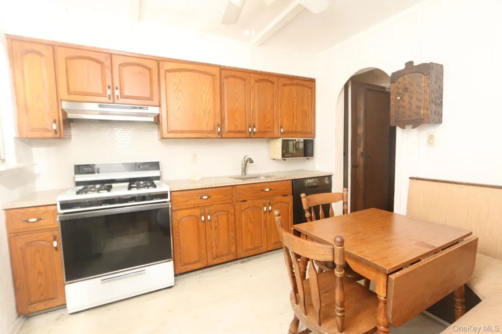 43 Ivanhoe Place Valley Stream, NY 11580