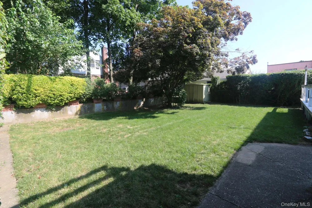 43 Ivanhoe Place Valley Stream, NY 11580