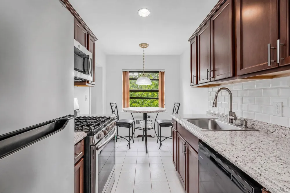 1205 E Broadway #F-24 Hewlett, NY 11557