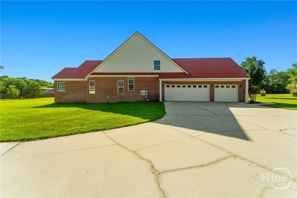 19 Hollow Oak Drive Pembroke, GA 31321