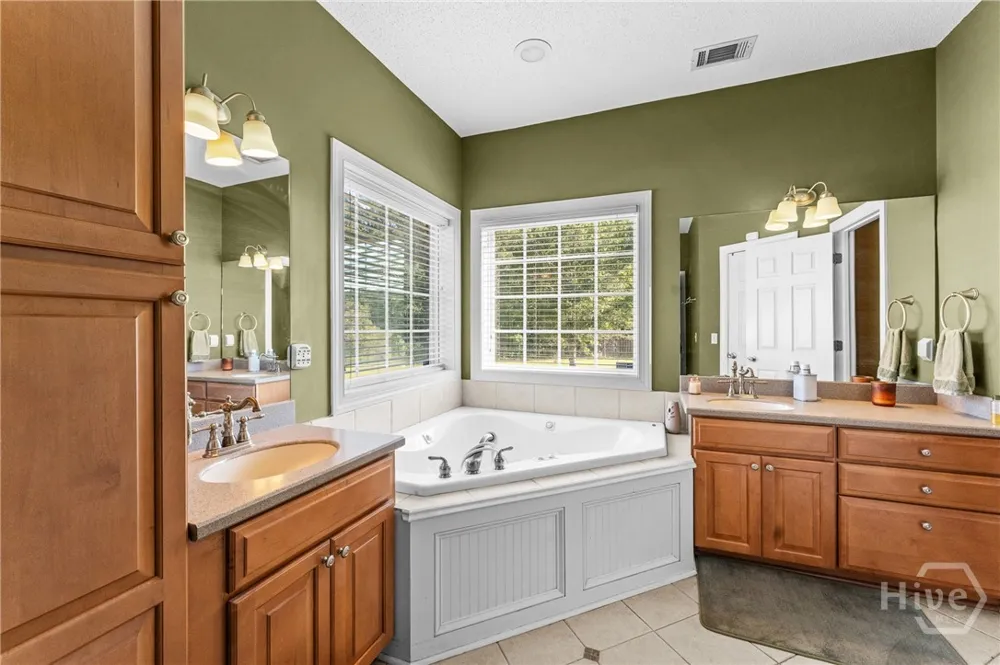 19 Hollow Oak Drive Pembroke, GA 31321