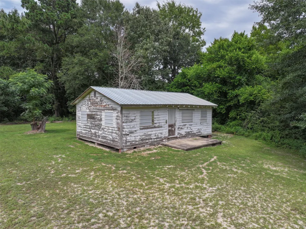 127 S County Road 1001 New Boston, TX 75570