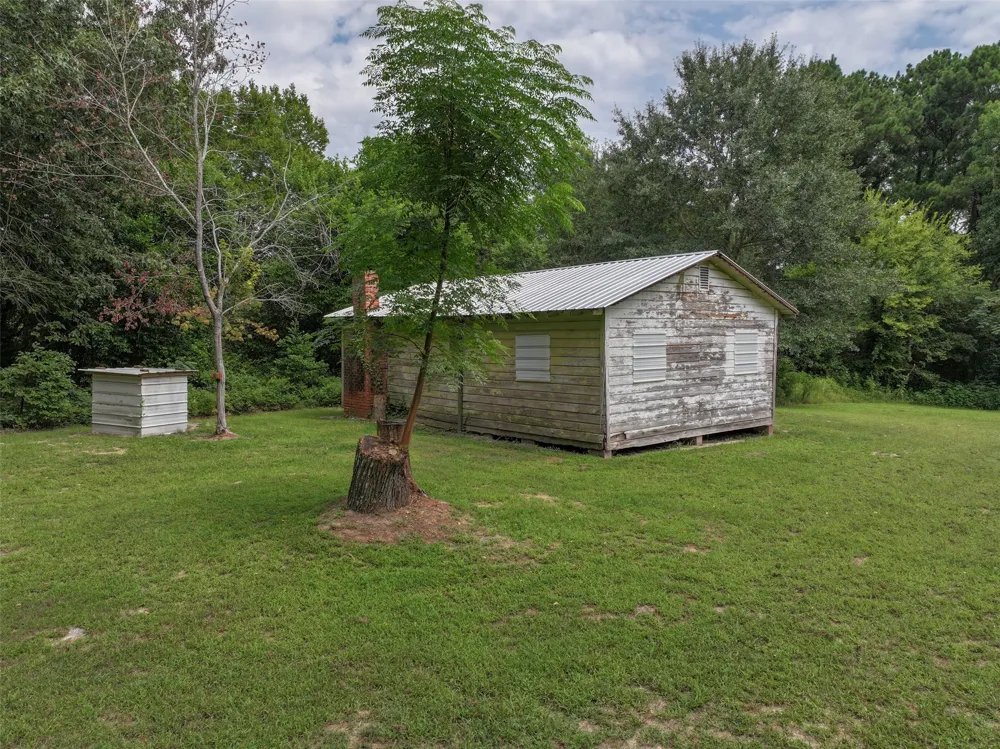 127 S County Road 1001 New Boston, TX 75570