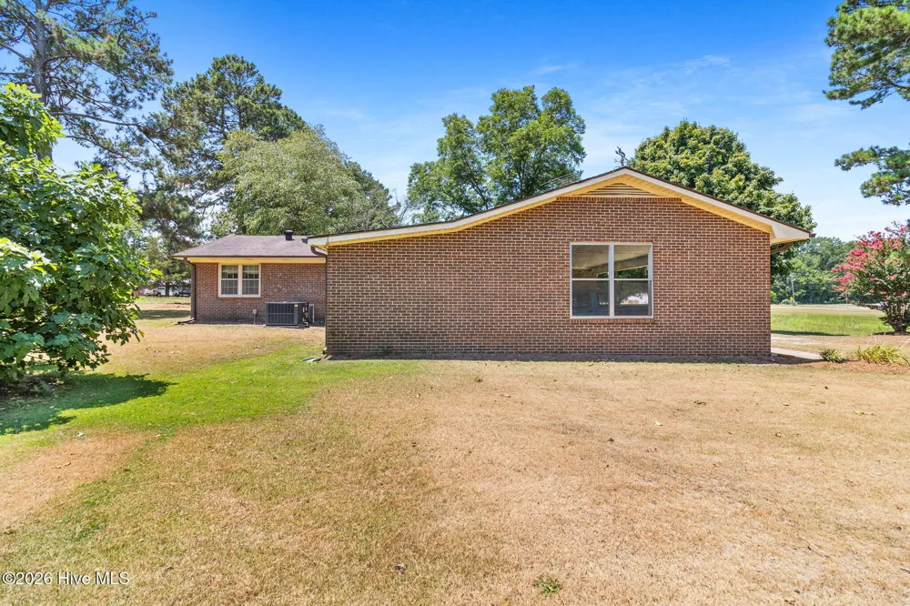703 E Dr Martin L King Jr Boulevard Roseboro, NC 28382