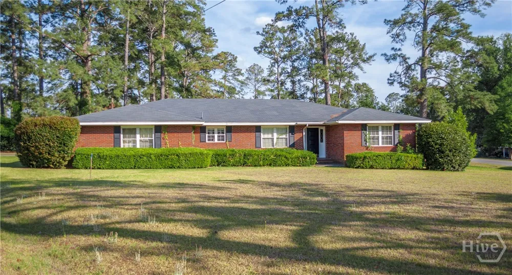 105 Edgewood Road Glennville, GA 30427