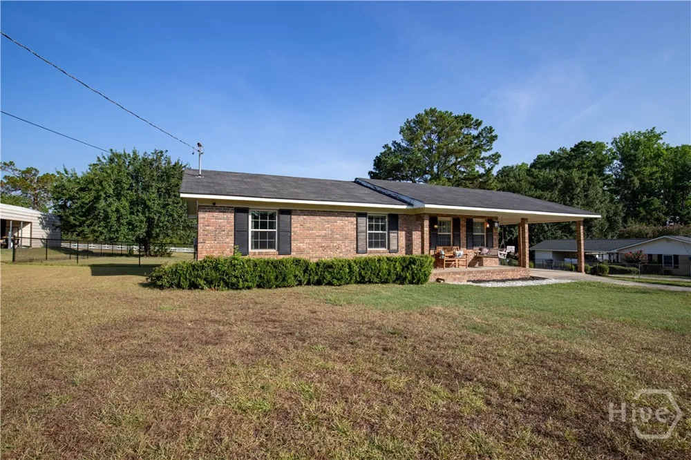 110 Queen Drive Glennville, GA 30427