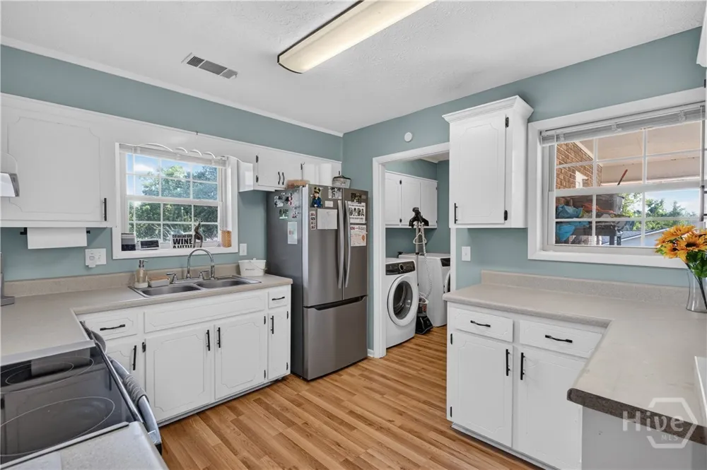 110 Queen Drive Glennville, GA 30427