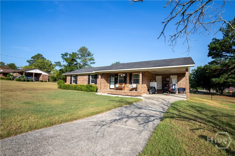 110 Queen Drive Glennville, GA 30427