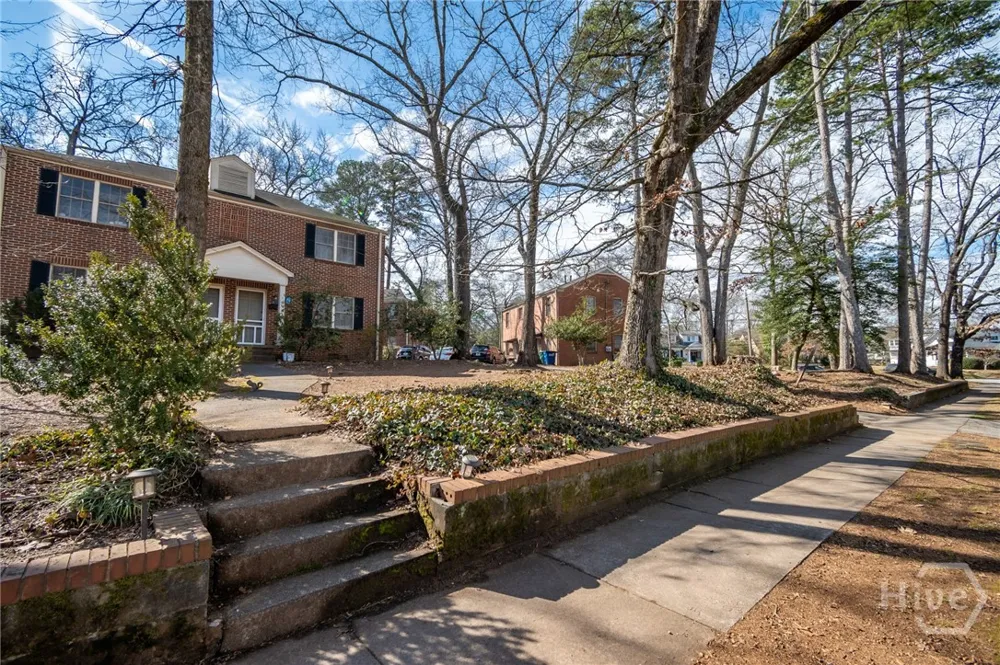1439 Milledge Avenue Athens, GA 30605
