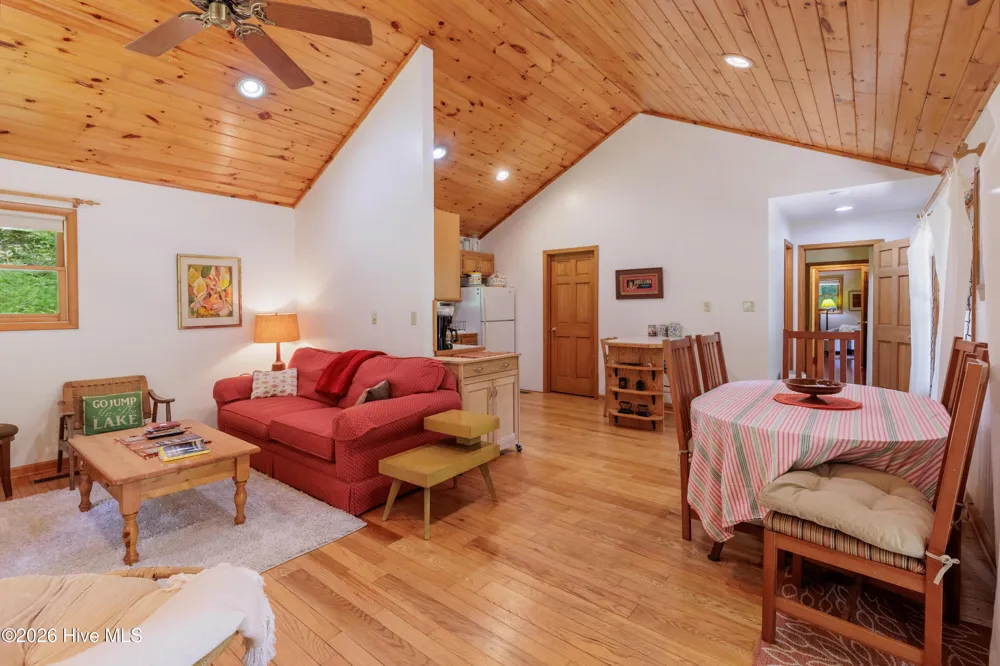 6488 Yellow Creek Road Robbinsville, NC 28771