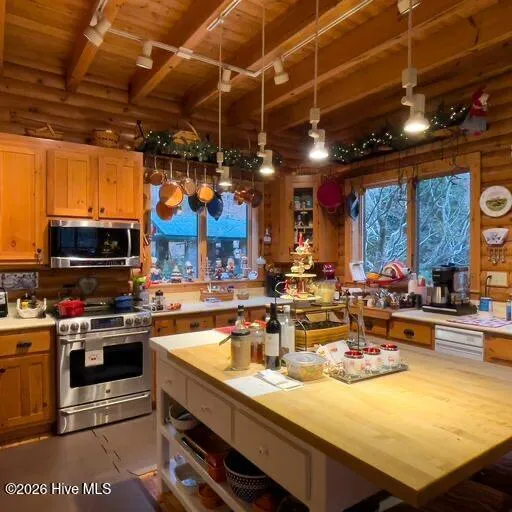 496 Holloway Road Robbinsville, NC 28771