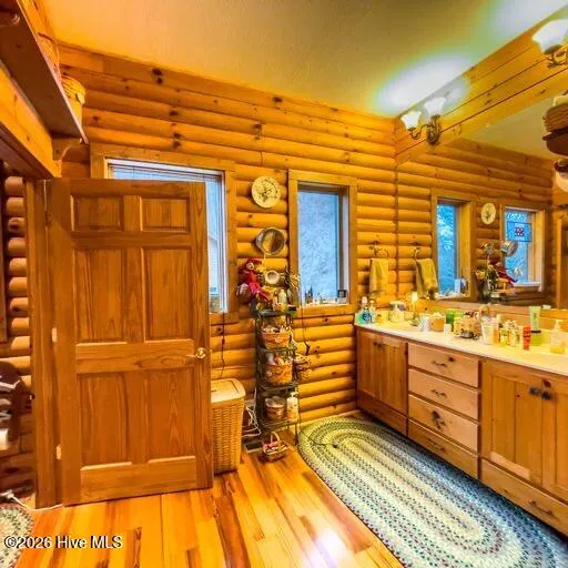 496 Holloway Road Robbinsville, NC 28771