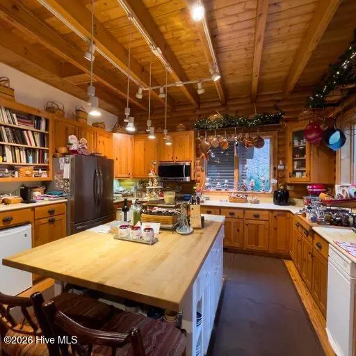 496 Holloway Road Robbinsville, NC 28771