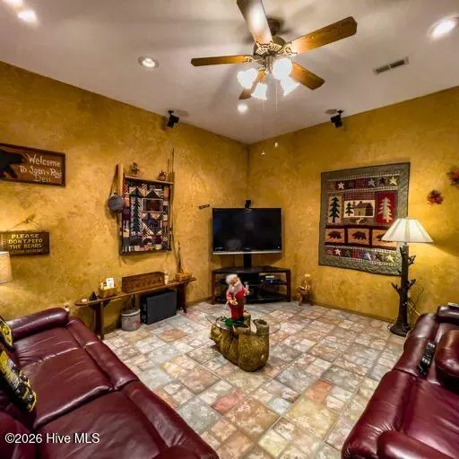 496 Holloway Road Robbinsville, NC 28771