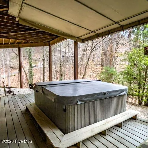 496 Holloway Road Robbinsville, NC 28771