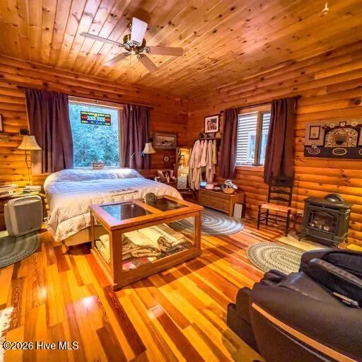 496 Holloway Road Robbinsville, NC 28771