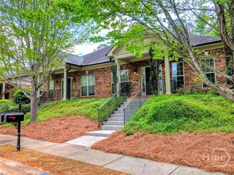 1121 Livingston Trail