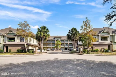 555 Grande Manor Court #302