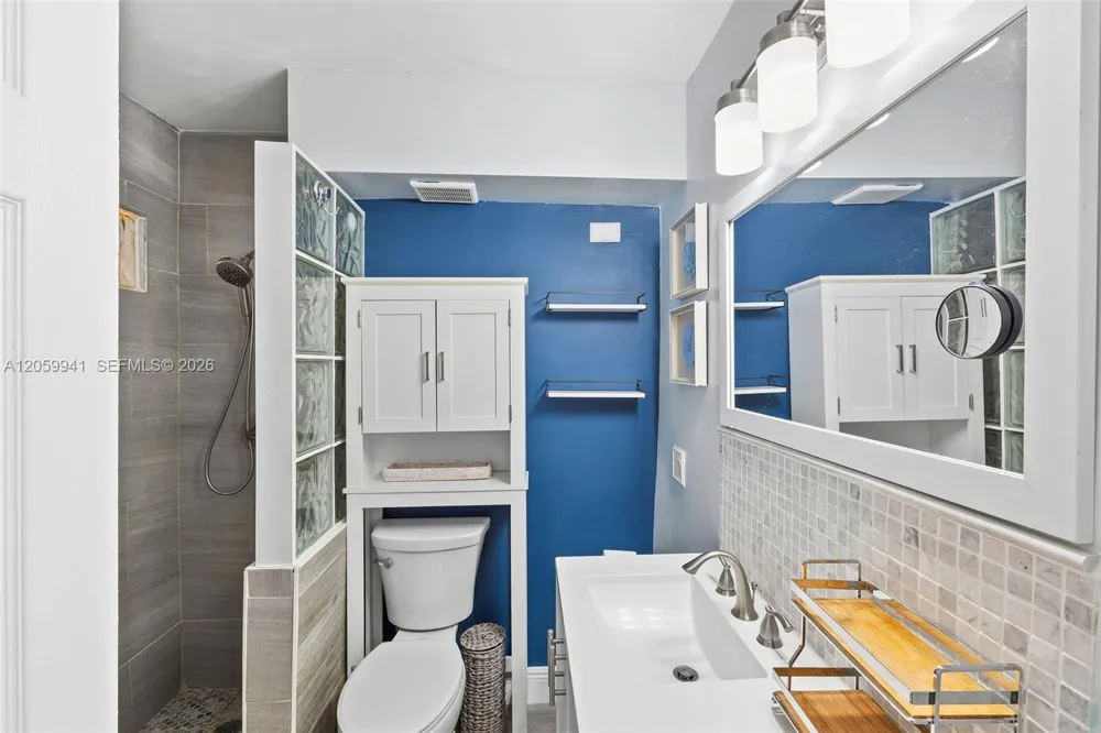 1800 Ocean Dr #203 Hollywood, FL 33019